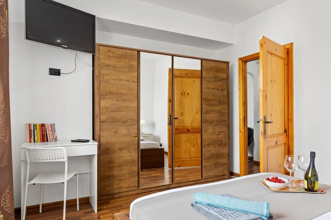 Lovely Central 2-Bedroom Condo With Free Parking Bucharest
