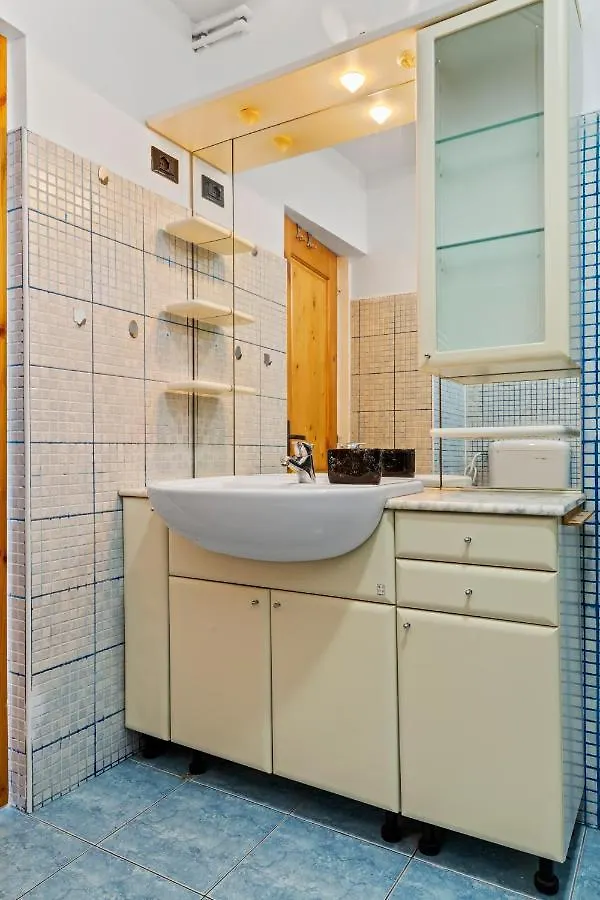 Lovely Central 2-Bedroom Condo With Free Parking Bucharest Apartment