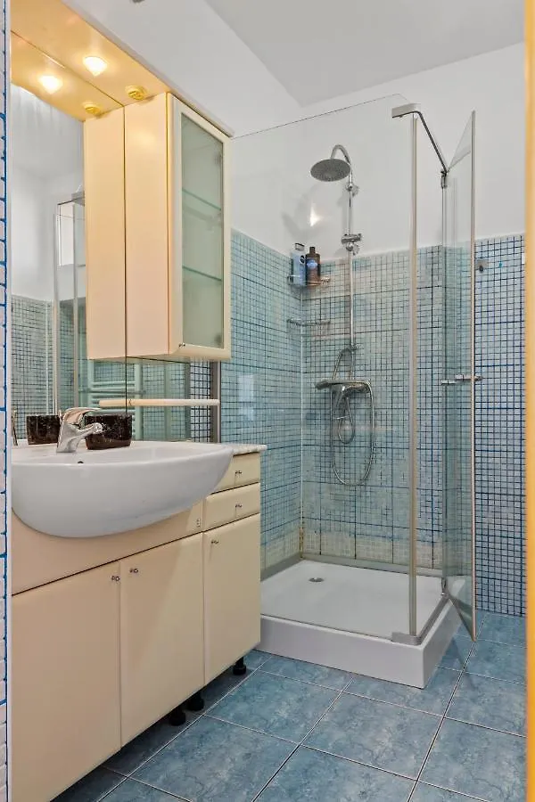 Apartment Lovely Central 2-Bedroom Condo With Free Parking Bucharest